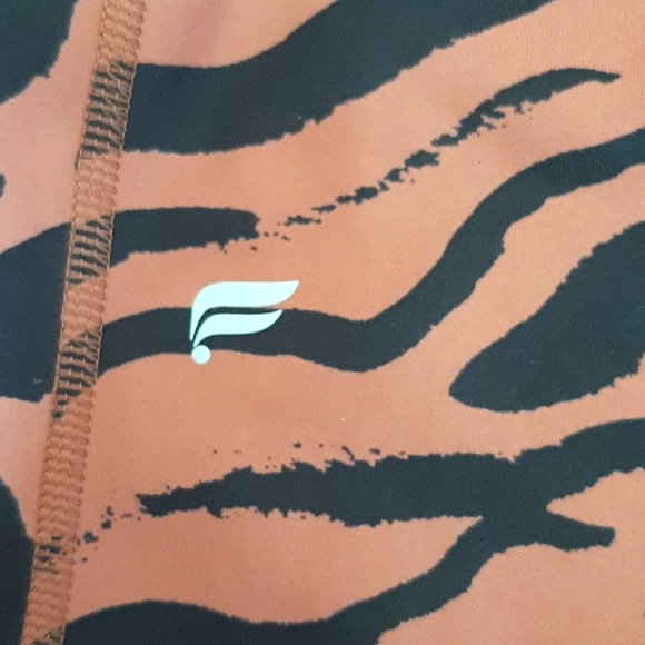 FABLETICS "Pure Lux" Cropped Yoga Pants Tiger Print XL - Picture 4 of 9
